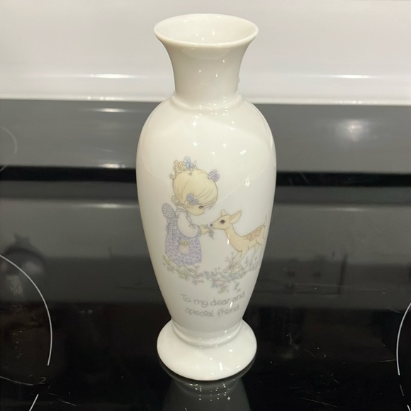 Precious Moments vase - Picture 1 of 5